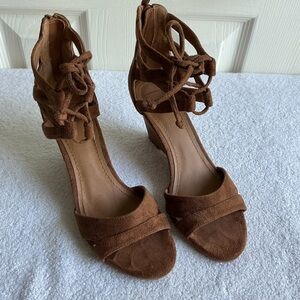 14th & Union Tan Suede Heels Sz 6